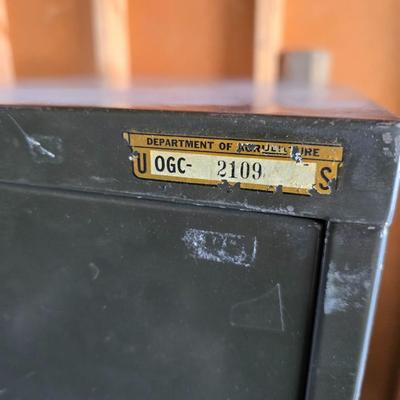 Metal 4 drawer file cabinet