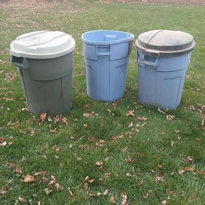 Three garbage cans 2 with lids