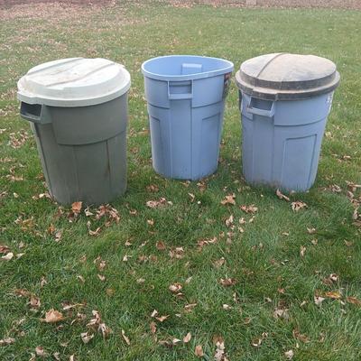 Three garbage cans 2 with lids