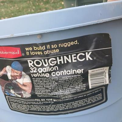 Three garbage cans 2 with lids