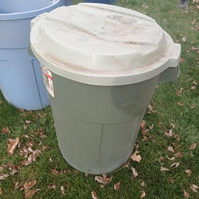 Three garbage cans 2 with lids