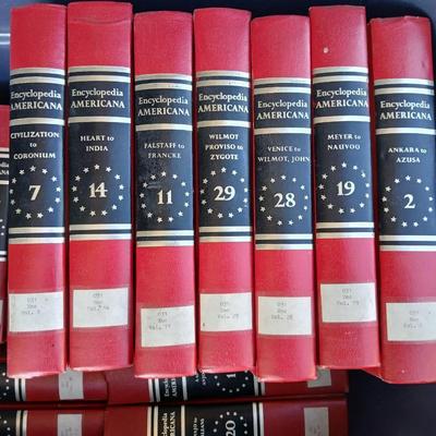 Set of The encyclopedi of Americana International edition - discarded library set
