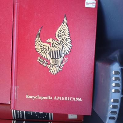 Set of The encyclopedi of Americana International edition - discarded library set