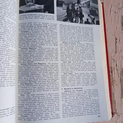 Set of The encyclopedi of Americana International edition - discarded library set