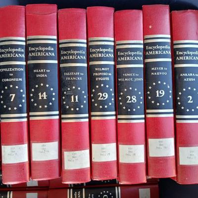 Set of The encyclopedi of Americana International edition - discarded library set