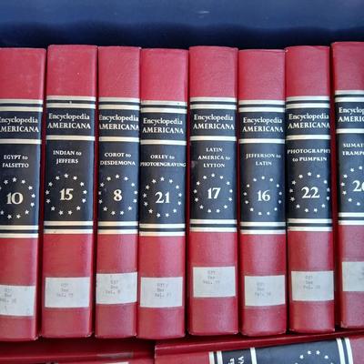 Set of The encyclopedi of Americana International edition - discarded library set
