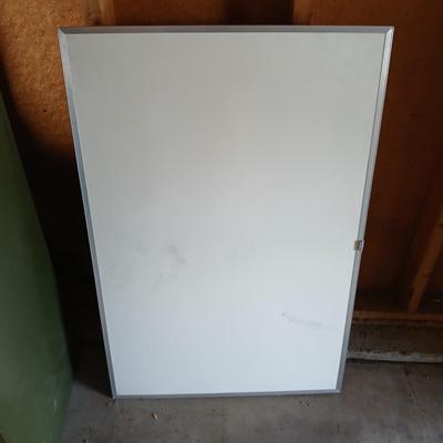 Hinged Trifold display and whiteboard