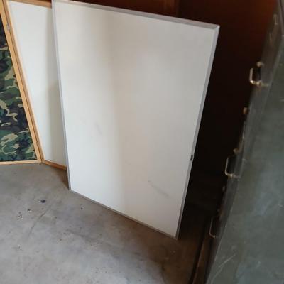 Hinged Trifold display and whiteboard