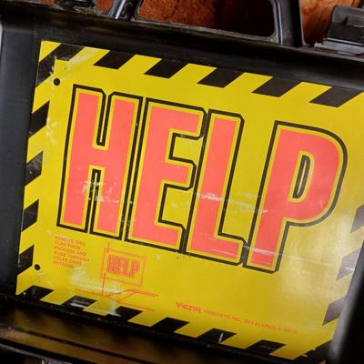 Emergency roadside kit with flashlights