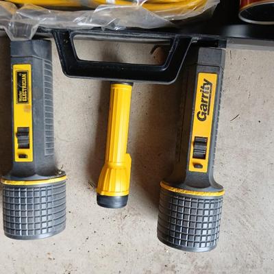 Emergency roadside kit with flashlights