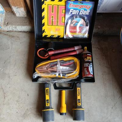 Emergency roadside kit with flashlights
