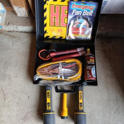 Emergency roadside kit with flashlights