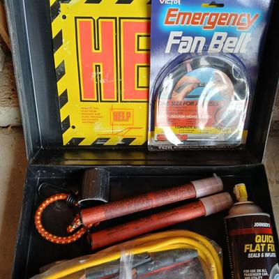 Emergency roadside kit with flashlights