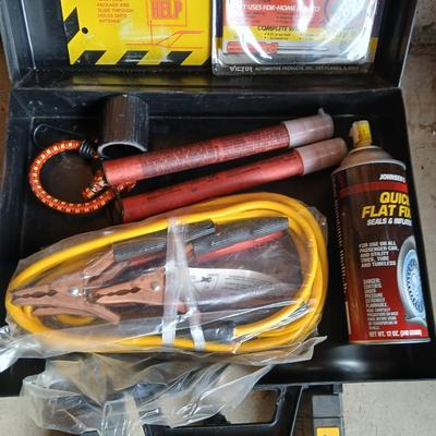 Emergency roadside kit with flashlights