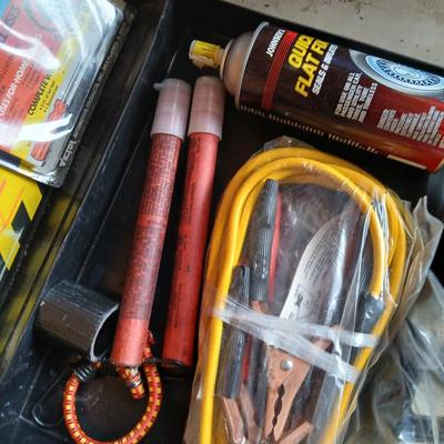 Emergency roadside kit with flashlights