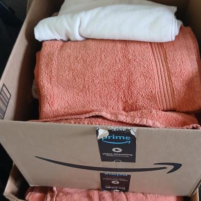 Assortment of bath towels & hand towels