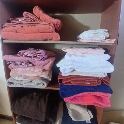 Assortment of bath towels & hand towels