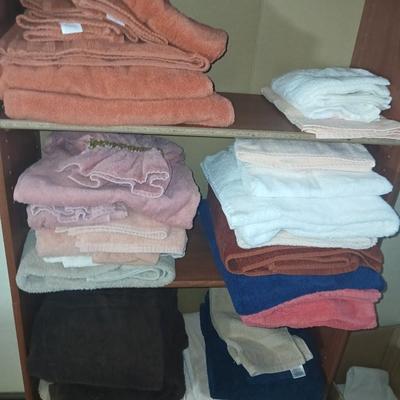 Assortment of bath towels & hand towels