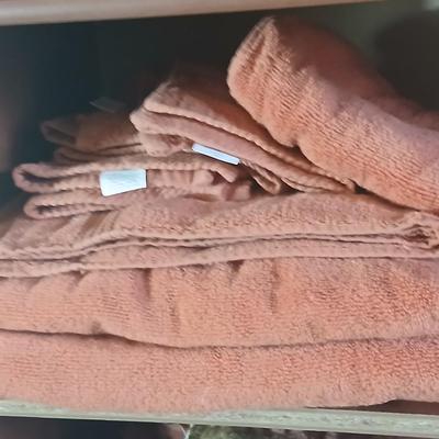 Assortment of bath towels & hand towels