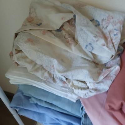 Assortment of mostly Full sized sheet sets / partial sets