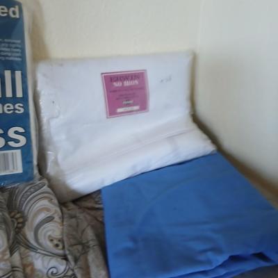 Assortment of mostly Full sized sheet sets / partial sets