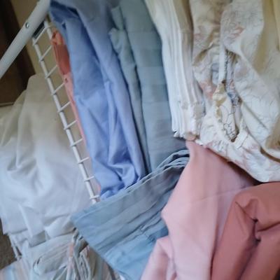 Assortment of mostly Full sized sheet sets / partial sets