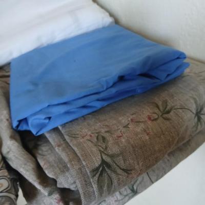 Assortment of mostly Full sized sheet sets / partial sets