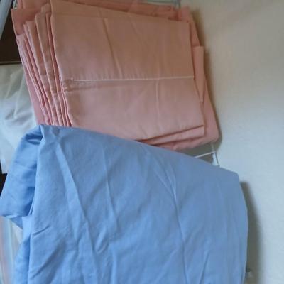 Assortment of mostly Full sized sheet sets / partial sets