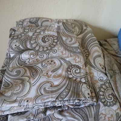 Assortment of mostly Full sized sheet sets / partial sets