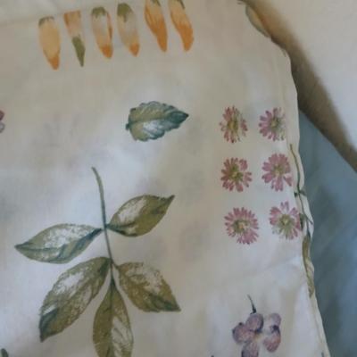 Assortment of mostly Full sized sheet sets / partial sets