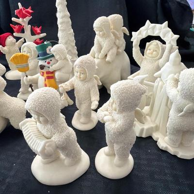 Sale Photo Thumbnail #251: Department 56 Lot of 18 Snow Bunnies 
All Varieties of Activities