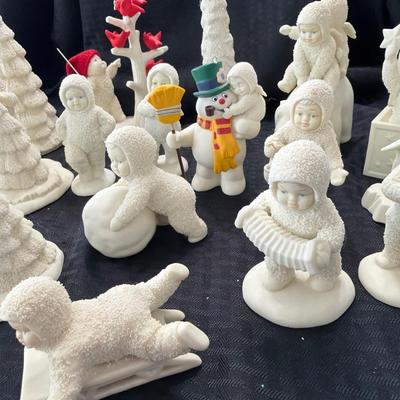 Sale Photo Thumbnail #253: Department 56 Lot of 18 Snow Bunnies 
All Varieties of Activities