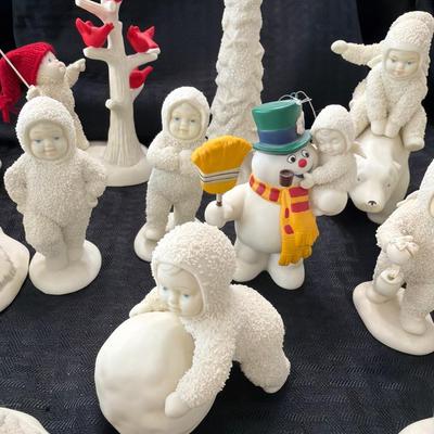 Sale Photo Thumbnail #250: Department 56 Lot of 18 Snow Bunnies 
All Varieties of Activities