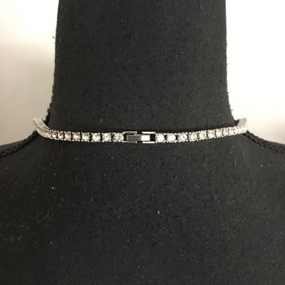 Beautiful vintage, Silvertone rhinestone tennis necklace
