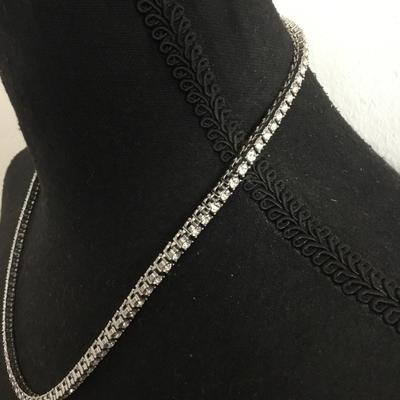 Beautiful vintage, Silvertone rhinestone tennis necklace