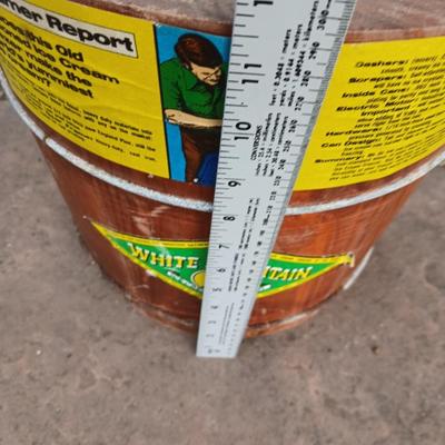 White mountain Ice cream maker 2 qt. with an additional ice cream maker for parts