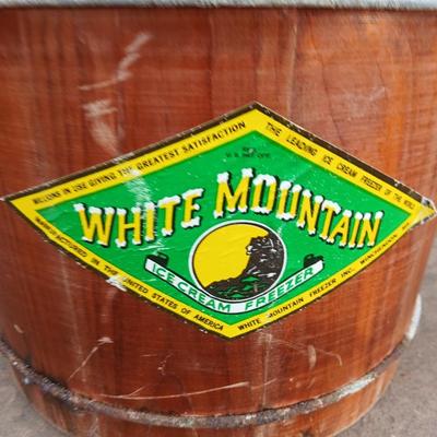 White mountain Ice cream maker 2 qt. with an additional ice cream maker for parts