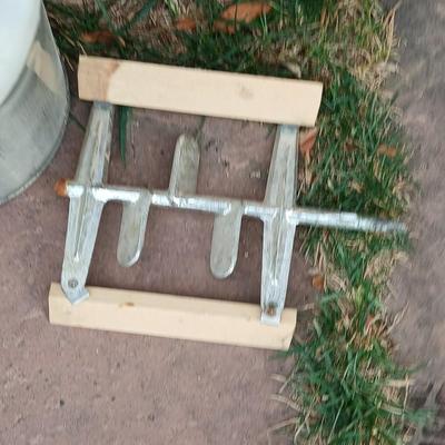 White mountain Ice cream maker 2 qt. with an additional ice cream maker for parts