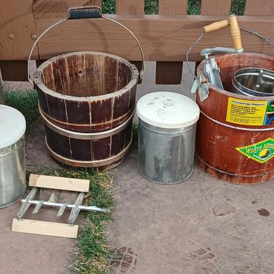 White mountain Ice cream maker 2 qt. with an additional ice cream maker for parts