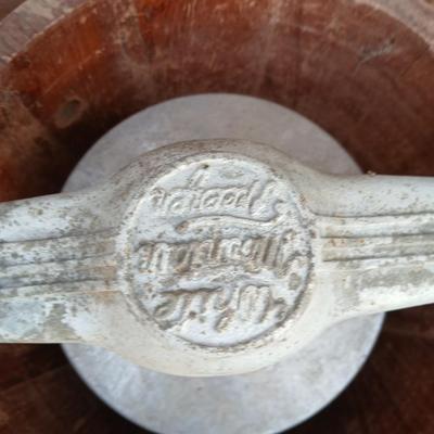 White mountain Ice cream maker 2 qt. with an additional ice cream maker for parts