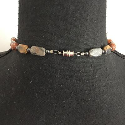 Beautiful stone bead, necklace and pendant vintage with barrel clasp very nice