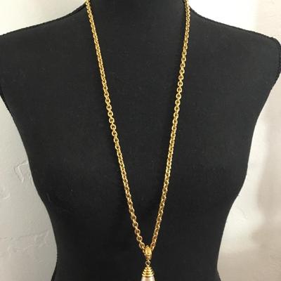 Beautiful very nice vintage premier design, faux pearl, long statement, necklace