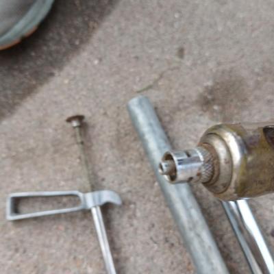 Livestock Veterinary tools - Dehorner - Metal syringes - bolus gun and more