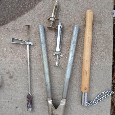 Livestock Veterinary tools - Dehorner - Metal syringes - bolus gun and more