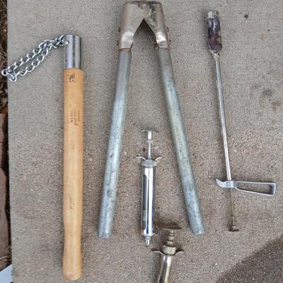 Livestock Veterinary tools - Dehorner - Metal syringes - bolus gun and more