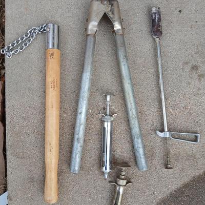 Livestock Veterinary tools - Dehorner - Metal syringes - bolus gun and more