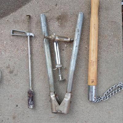 Livestock Veterinary tools - Dehorner - Metal syringes - bolus gun and more