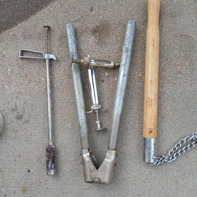 Livestock Veterinary tools - Dehorner - Metal syringes - bolus gun and more