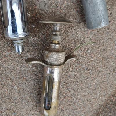 Livestock Veterinary tools - Dehorner - Metal syringes - bolus gun and more