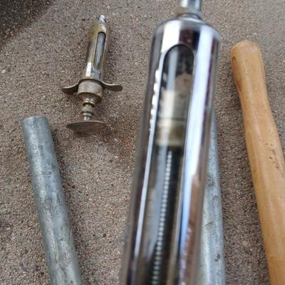 Livestock Veterinary tools - Dehorner - Metal syringes - bolus gun and more